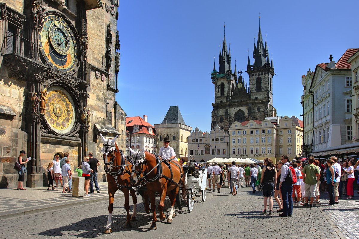 Прага - вълшебна и очарователна, със самолет и обслужване на български език!